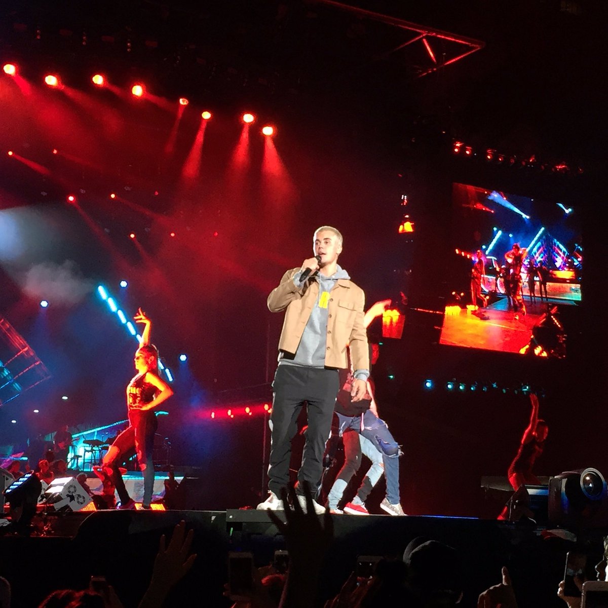 taylaewilson's tweet photo. I miss you. Come back to Australia soon please. #PurposeTourStadiums @justinbieber https://t.co/x9R38MvGX9