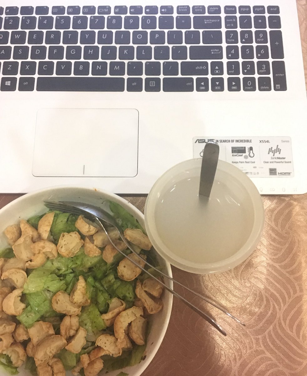 ntshkml's tweet photo. Makan & assignments, berpisah tiada π€ππ₯ #luncheon #sabtuday #noweekendsforme https://t.co/8NOwZ8vWAr