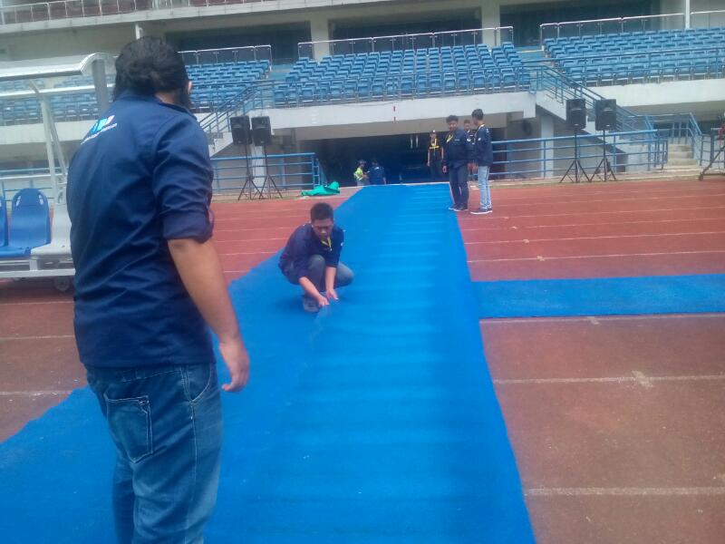 usabperning1986's tweet photo. saat ini @gbla,,
kami sanes panpel, calo apalagi ormas,,
kami mah nu biasa babantos pagawe dispora pengelola stadion gbla, 
hatur nuhun🙂 https://t.co/SJ3UqCQEMr