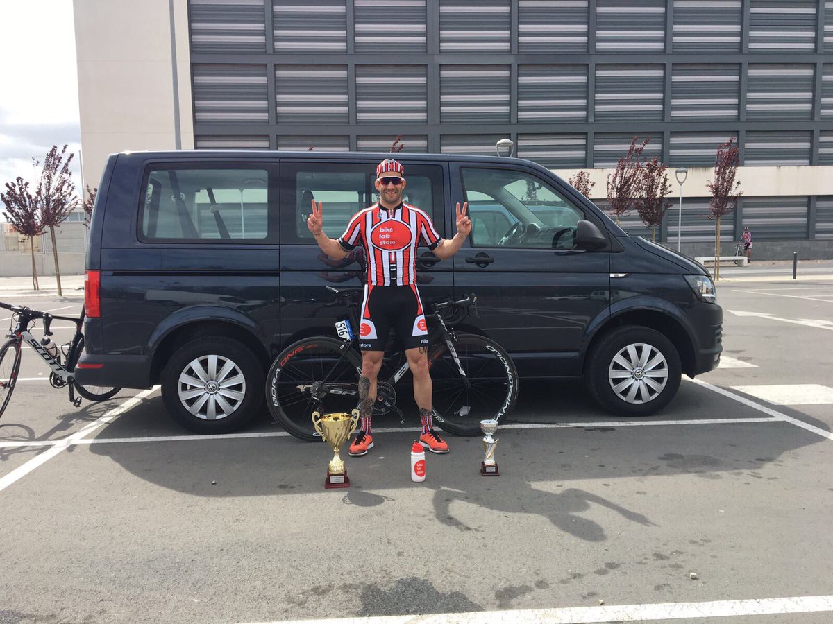 bikelabstore's tweet photo. Nuestro ciclista Jona Álvarez del @bikelabstore TEAM en el podio del IX Trofeu Ciutat d'Amposta. Enhorabuena campeón #bikelabstore #cycling https://t.co/4hdQBUbwMV