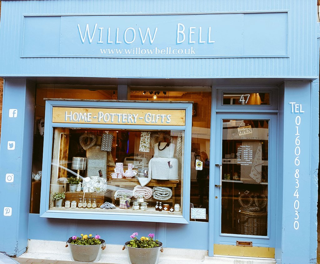 WillowBellHome's tweet photo. It's a Glorious day in Middlewich 🌞
As seen in Vogue 😎
#WaterJugs #Mugs #Candles #Roomdefusers #ShowerSteamers #HolmesChapel #Northwich https://t.co/KYxrvo2Usv