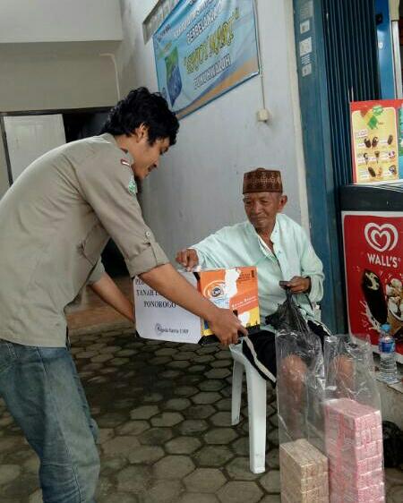 MapalaSatriaUMP's tweet photo. Mapala Satria untuk Ponorogo. Bgi yg ingn ikut membantu bsa trf BRI Shelawati(6675-01-010729-53-6) tlp. 085641817842 https://t.co/N92jO2c92F