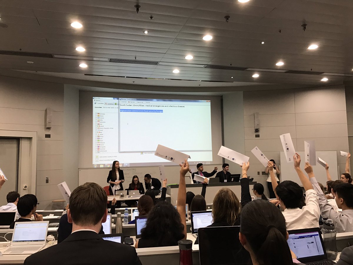 SallySansom's tweet photo. Plenary time! #AusWHO2017 #MUHI @aus_who @mu_health https://t.co/5BWnXoUT1K