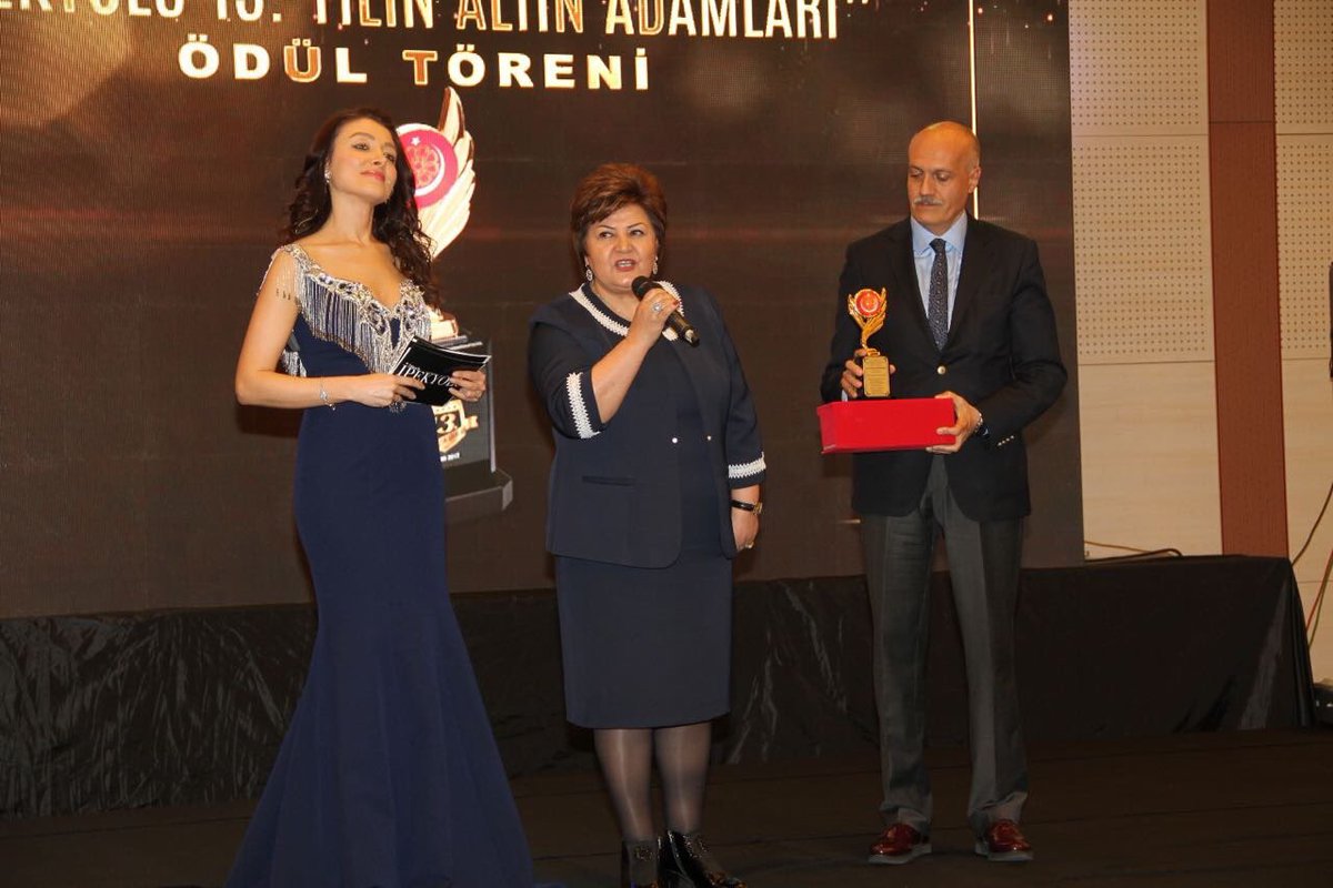 seyfulahturksoy's tweet photo. İş,siyaset,diplomasi,akademi ve sanat dünyasının kıymetli temsilcileri 13. İpekyolu Ödül Törenimizde buluştu @49mustafaozman @BeratAlbayrak https://t.co/MhJ89W6NwQ