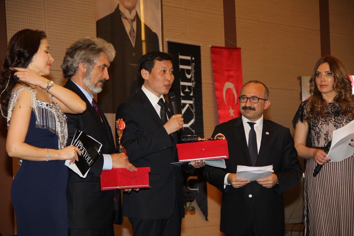 Dr. Seyfullah Türksoy (@seyfulahturksoy) on Twitter photo İş,siyaset,diplomasi,akademi ve sanat dünyasının kıymetli temsilcileri 13. İpekyolu Ödül Törenimizde buluştu <a href="/49mustafaozman/">Mustafa özmen</a> <a href="/BeratAlbayrak/">Berat Albayrak</a> İş,siyaset,diplomasi,akademi ve sanat dünyasının kıymetli temsilcileri 13. İpekyolu Ödül Törenimizde buluştu <a href="/49mustafaozman/">Mustafa özmen</a> <a href="/BeratAlbayrak/">Berat Albayrak</a>