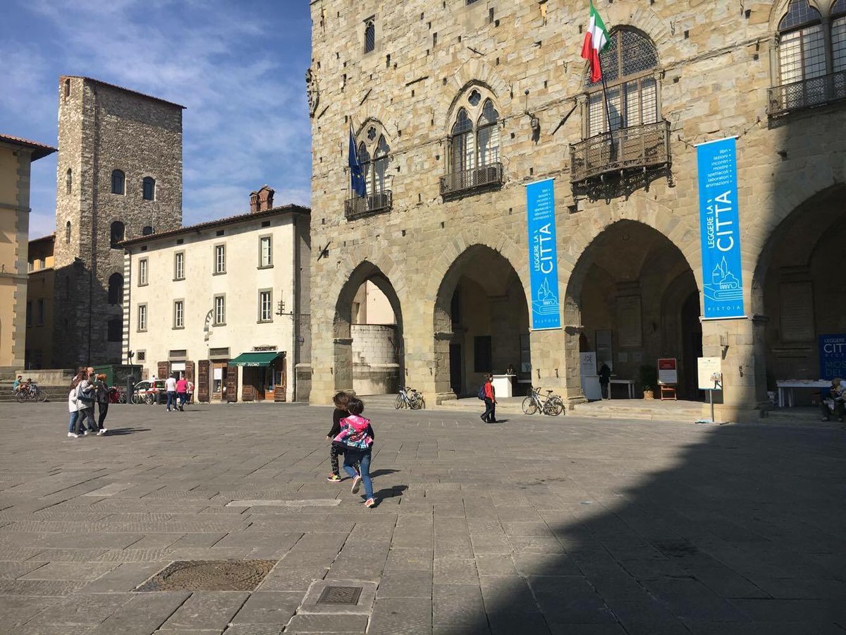 Tra poche ore inizierà la terza giornata di #leggerelacittà2017. Qui il programma ➡️leggerelacitta.it/programma/ #culturaècomunità #pistoia17