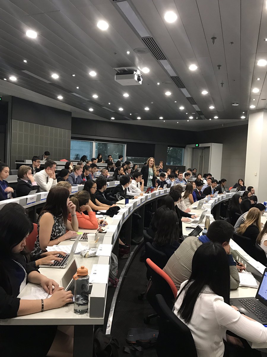 aus_who's tweet photo. Healthcare system is no small matter. What can we do to tackle this issue? AusWHO 2017's delegates are on it! #AusWHO2017 #MUHI https://t.co/dRl3vLsG9J