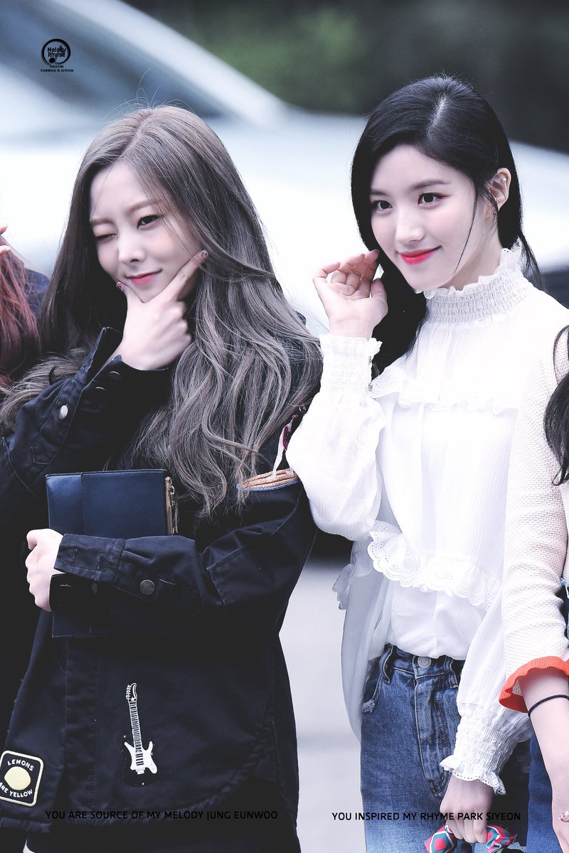 mel98_rhym00's tweet photo. 170407 뮤뱅 출근길 #은우 #정은우 #EUNWOO #시연 #박시연 #XIYEON #프리스틴 #PRISTIN 프리뷰 

우리누띠 사랑해옹❤ @10_PRISTIN https://t.co/jNbBOuaspb