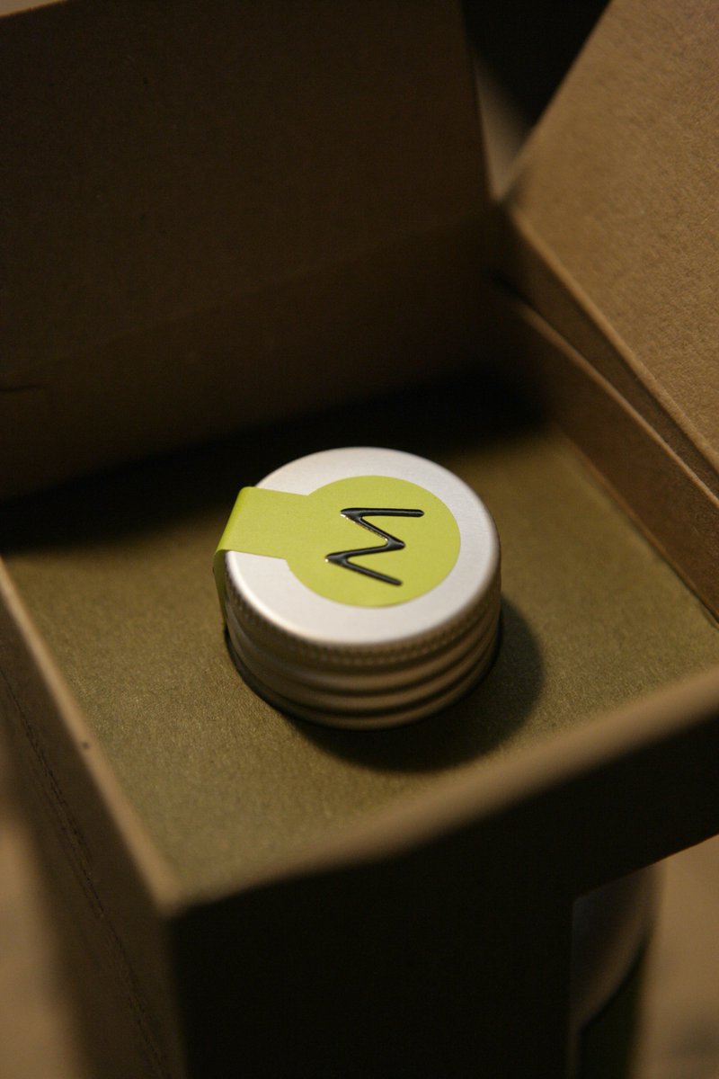 MaronOil's tweet photo. Our bottle got a box. This is our new box made from recycled paper. We are also improoved the wholesale package box wich contains 12 bottles https://t.co/FITnwLWUsg