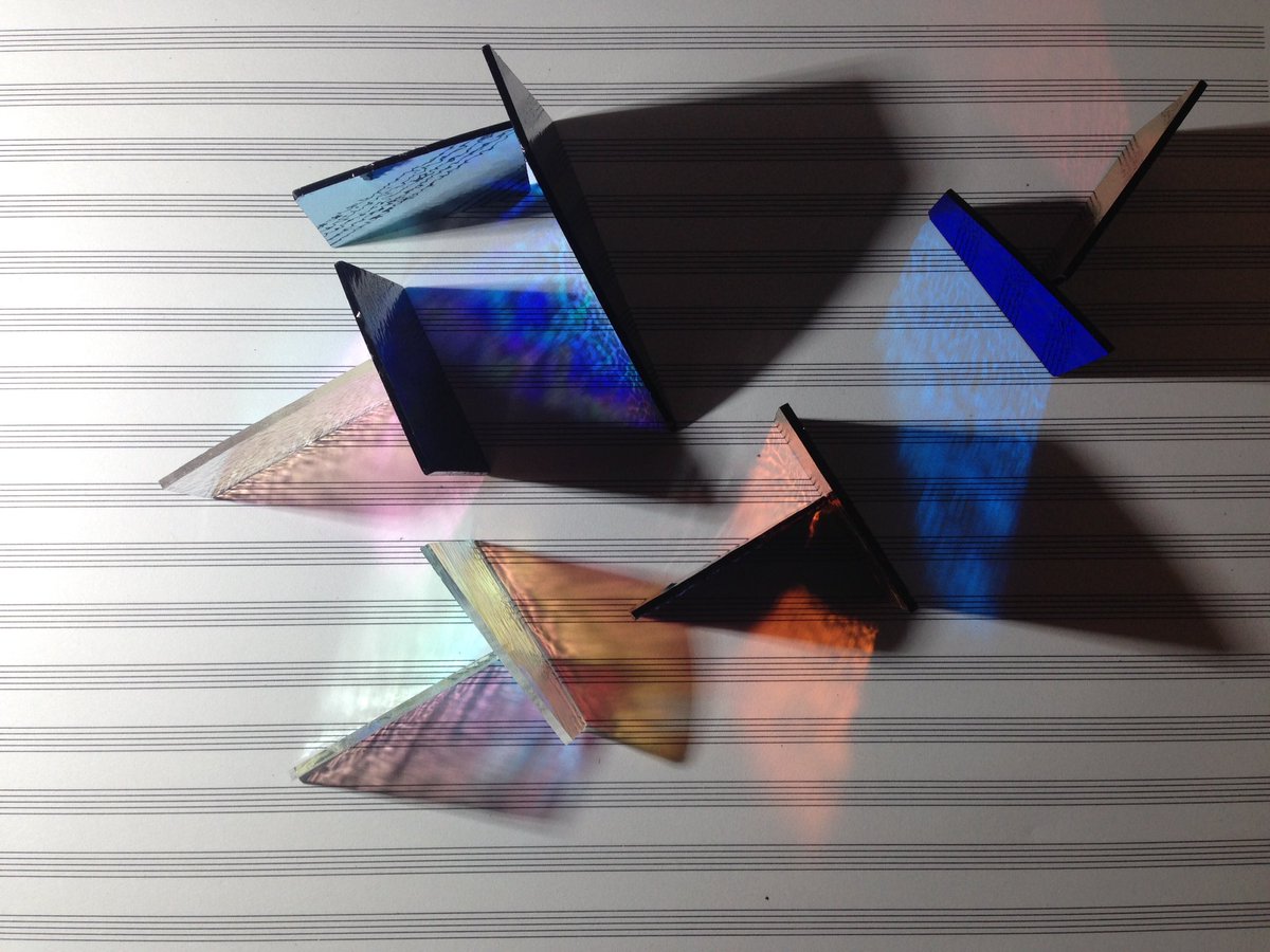 noizechoir's tweet photo. All the colours #gläserenekette #glass #dichroicglass #score #3dscore #CathKeay #Edinburgh university #architecture #extendingtheglasschain https://t.co/mjGhWSKQvI