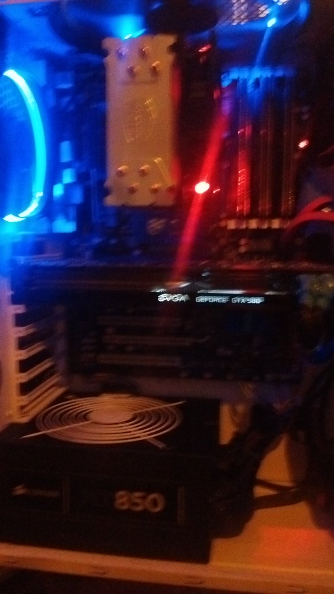 NERDiT_TV's tweet photo. Slapped some @Thermaltake Riing 12's in there! Couple @westerndigital Blacks and #nerditcustoms budget/scrap build complete! https://t.co/nwnzuuD7jD