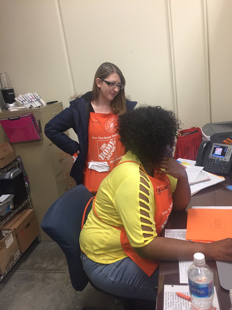 THDPostRoad's tweet photo. Gwen taking care of our associates. Great job Gwen!@BPlantenberg @GOHairTHD @mlindsey1223 https://t.co/r7MsQbB4HU