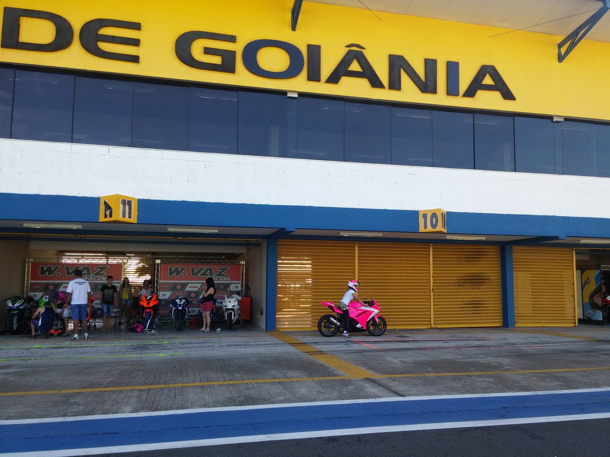 autodromogyn's tweet photo. Tudo pronto para o treino dessa manhã para o Goiás Superbike. https://t.co/sJ0VS6e1ZL