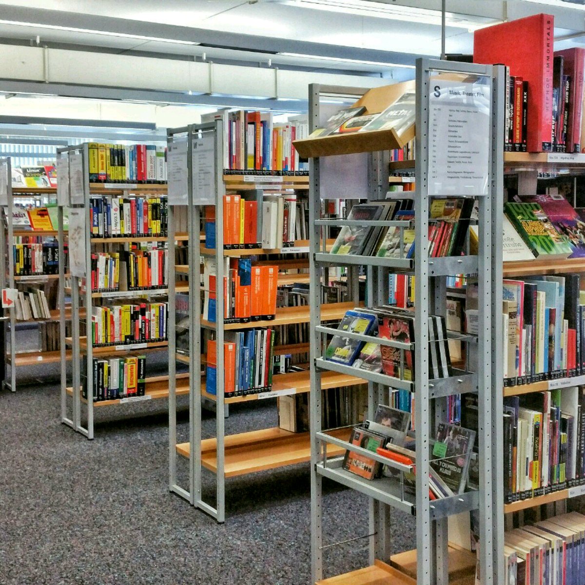 FEST_raum's tweet photo. Mit dem #Fahrrad in die Stadt #Neuss...und zur #Stadtbibliothek! #samstagsmood https://t.co/bGrFLHm65E https://t.co/kYYsTiEjxb