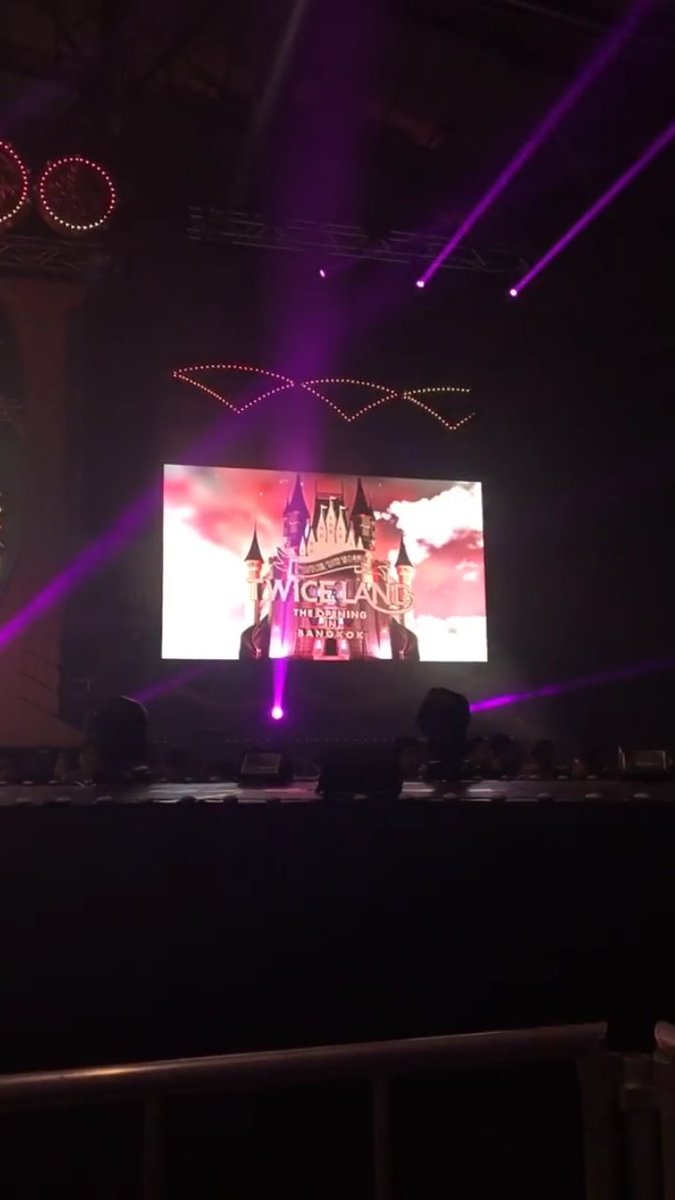 twicemove's tweet photo. #TWICELANDinBangkok
#WelcomeTWICEtoThailand https://t.co/0mVHBEwuHh