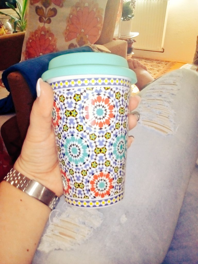 b_timci's tweet photo. Coffee + chill + F1 = perfect Saturday 👌 😎 #ChineseGP https://t.co/Q3SNUj2uzH