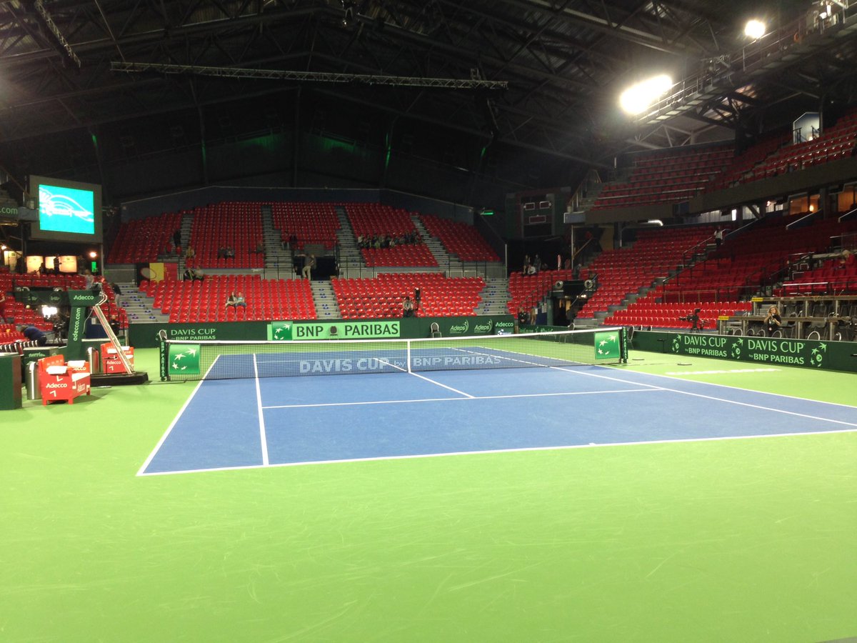 asschefVRT's tweet photo. Waiting for the doubles #BELITA met @rubenbemelmans en @jorisDloore #spiroudome #DavisCup 💪🎾 #cmonbelgium https://t.co/VPKb7hdEiL