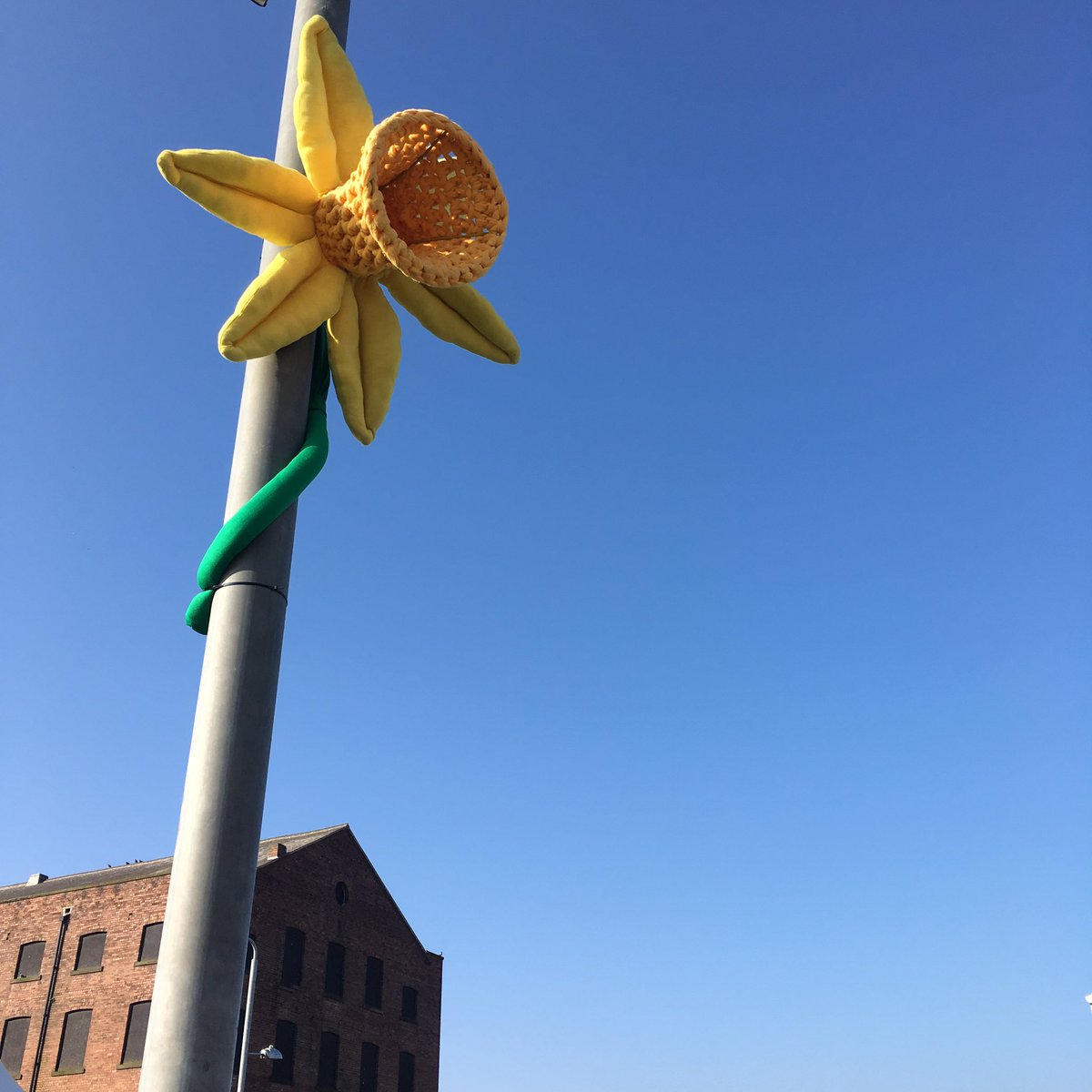 KateyJosephine's tweet photo. Spring has arrived @HepworthGallery this w/end - come see the sellers at the craft fair too! #THWSpringMarket #wakefield #design #bluesky https://t.co/mrW3iWc5Gn