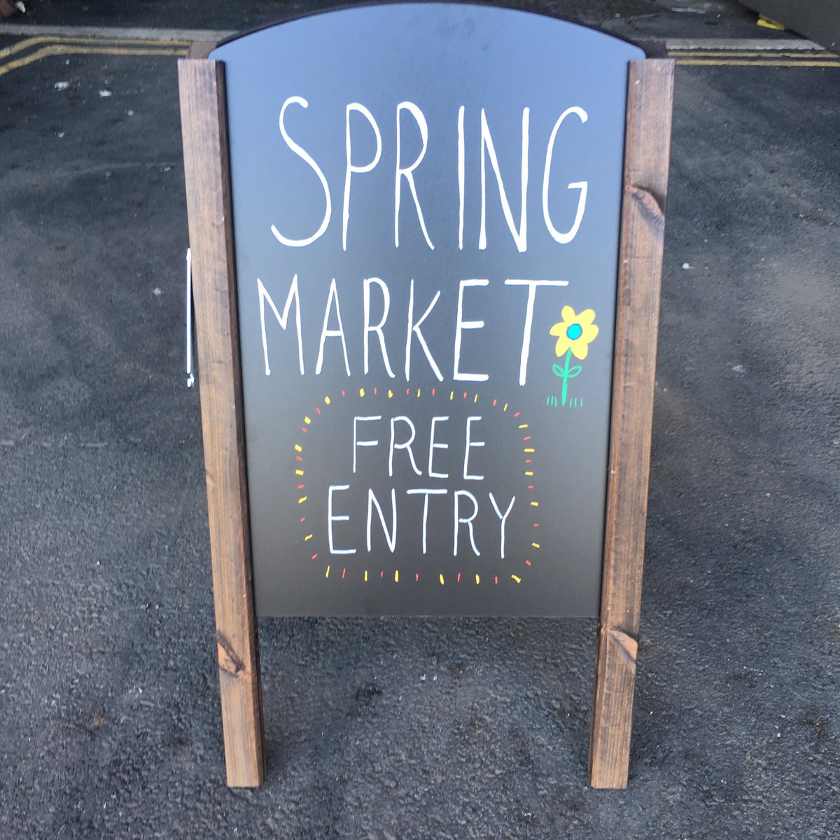 KateyJosephine's tweet photo. Spring has arrived @HepworthGallery this w/end - come see the sellers at the craft fair too! #THWSpringMarket #wakefield #design #bluesky https://t.co/mrW3iWc5Gn