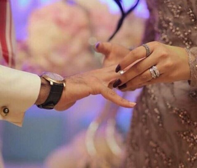 •

وآنـت تـدريٰ بِــي وخآبرنــي 
غيرگـ مِن النآس مآليٰ بہٰ💜💍