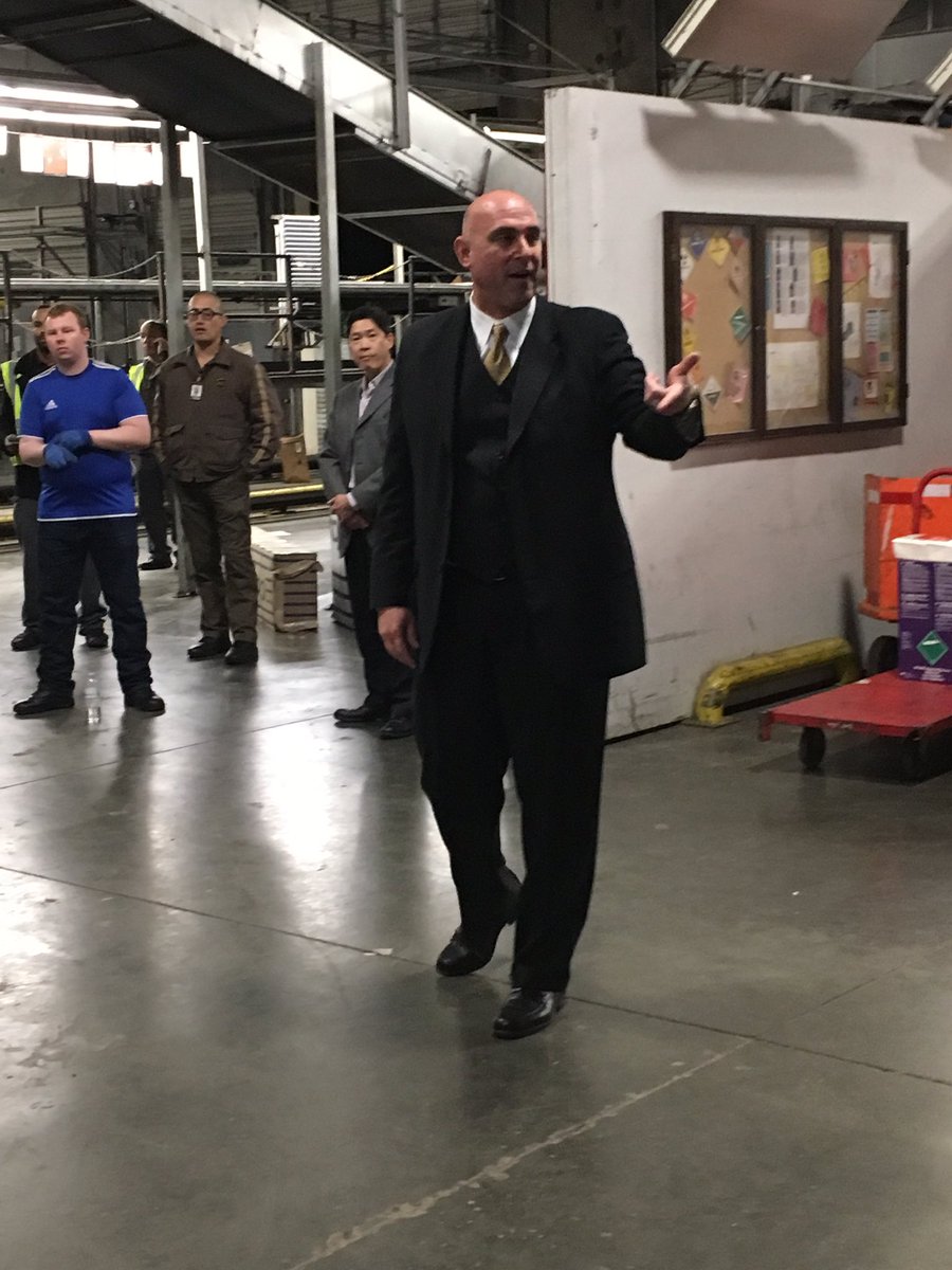 KatKatNewport's tweet photo. @NorthCalUPSers #MakingHistory #SanRamonPreload launching #SaturdayDelivery Manager #PaulPhillips #LetDoWhatsNeverBeenDone https://t.co/eBjrMGGymk