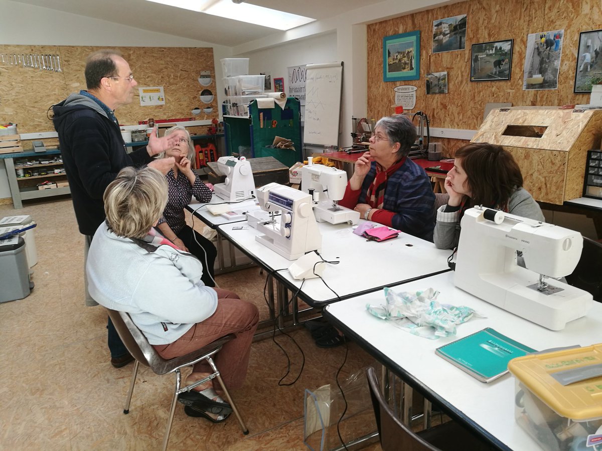 repaircafe_49's tweet photo. Forte affluence ce matin au #repaircafe et au #cafemaintenance de chemillé 50 objets passés entre les mains de nos experts @ObsolescenceFR https://t.co/wT3GZCNavC