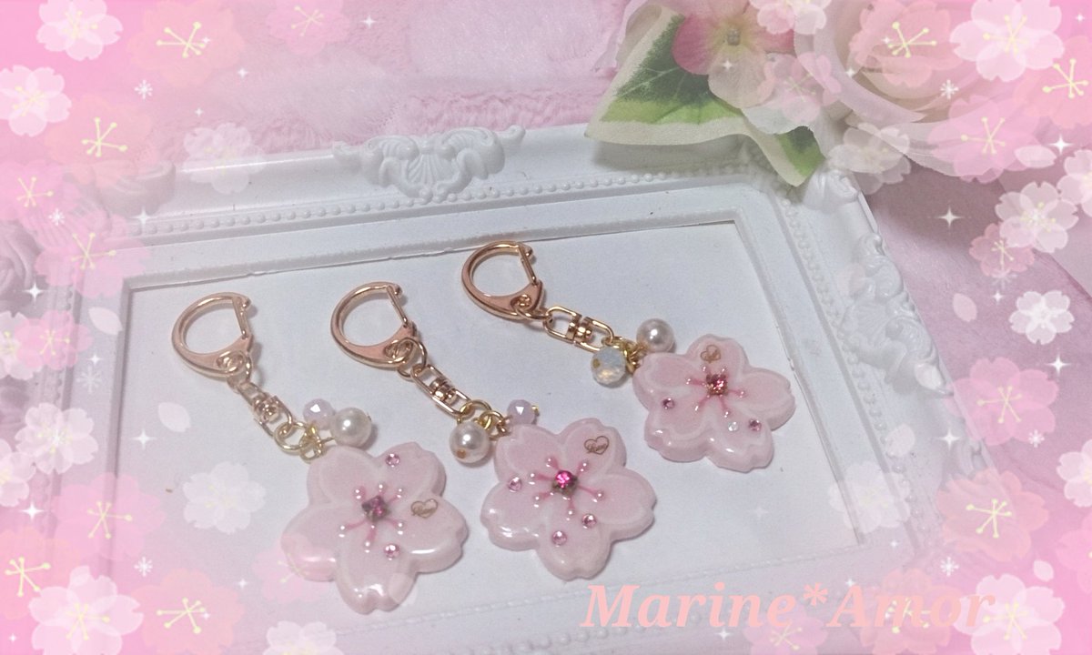 marineamor7718's tweet photo. 突然ですが…
こちら2点B品ですが、購入希望の方がいらっしゃいましたらご連絡下さい☆
通常価格よりお安く+送料込
・bearヘアゴムset ￥1000
(リボンに接着剤がついてしまいました)
・桜キーホルダー￥800
(アイシングが分厚くなってます)
※イエロークッキーになります https://t.co/QnAaKNmiZ3