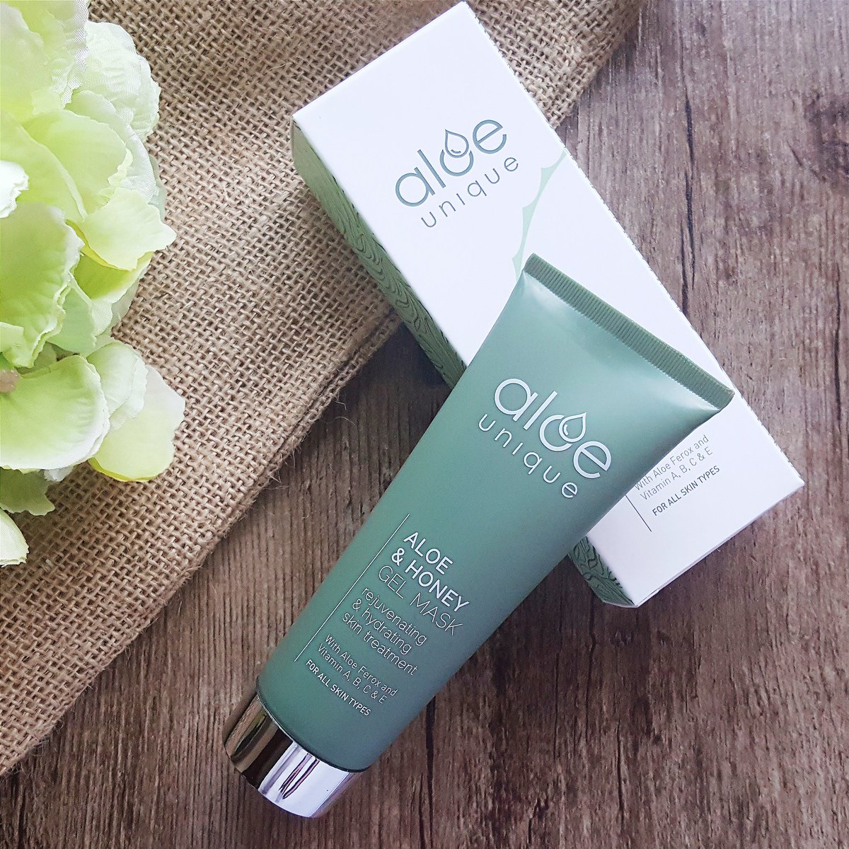 prettifulblog's tweet photo. Love how low maintenance, hydrating and soothing this #aloeunique mask is. And proudly made in S.A. Just slap on and go. #GirlTalkZA https://t.co/CMDJdrlwzX