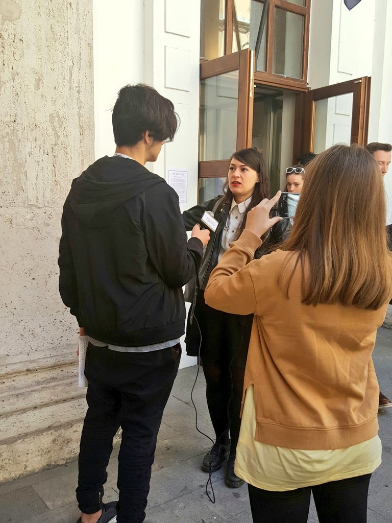 Alicegargagli's tweet photo. Ancora interviste in inglese #workhard @gNellerba #gnelabjr #ijf17 #globalwarming https://t.co/SkN8KZ6gnq