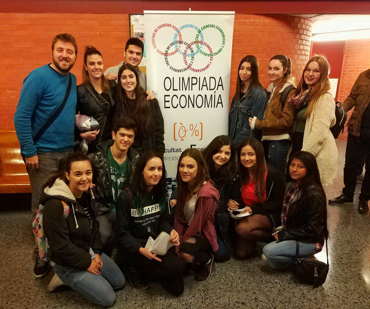 ldgarciach's tweet photo. En la Olimpiada de economía!! @ms2eco @GrupoSorolla https://t.co/zK7ZN42RhC