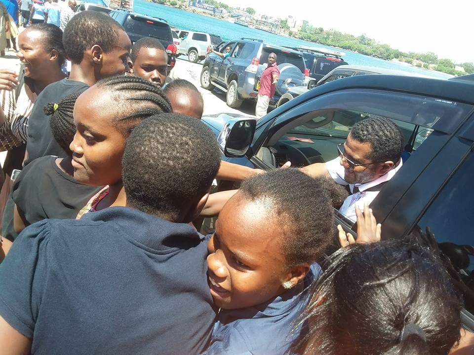 JudyManono's tweet photo. #KalonzoInKwale
Likoni Ferry, student are inspired by @HassanOmarH  fight for a good education system in our County/country at large.
#NASA https://t.co/g8UXrxf2Xq