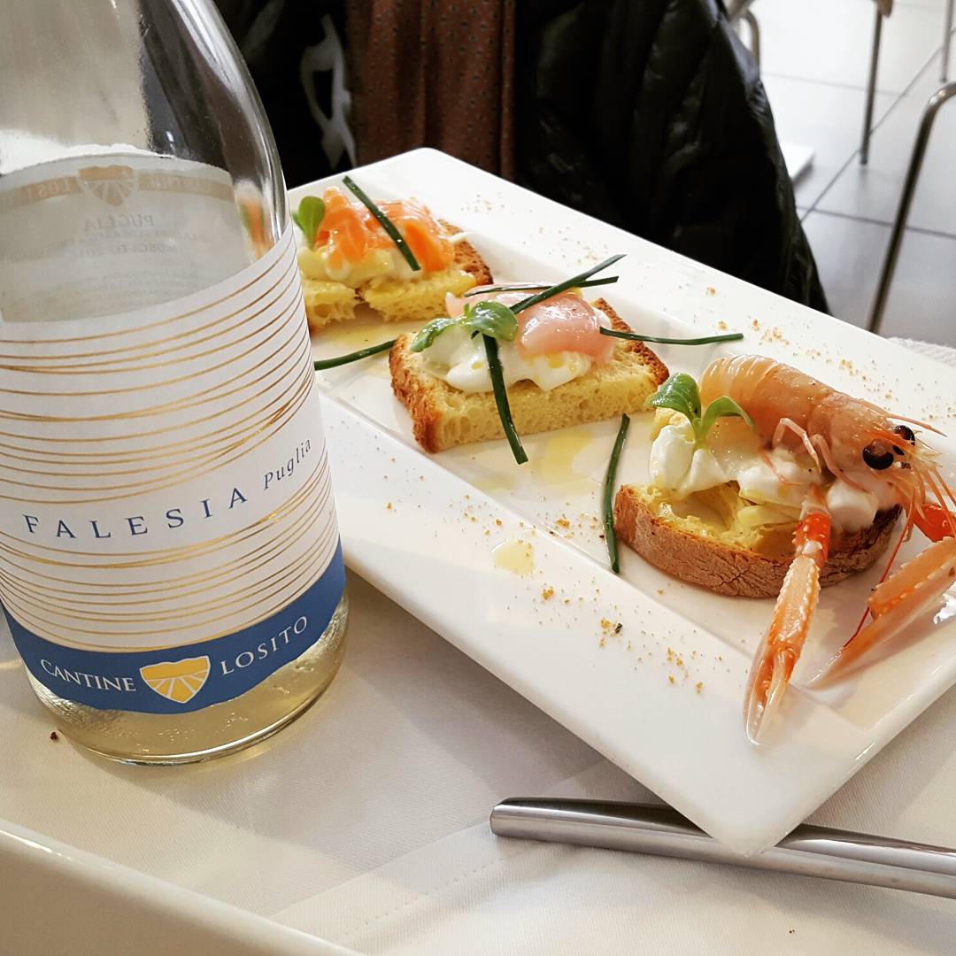 CantineLosito's tweet photo. #Falesia #Moscato secco #biologico su crudi e carpacci di mare....che abbinamento! https://t.co/6xd869cFh1