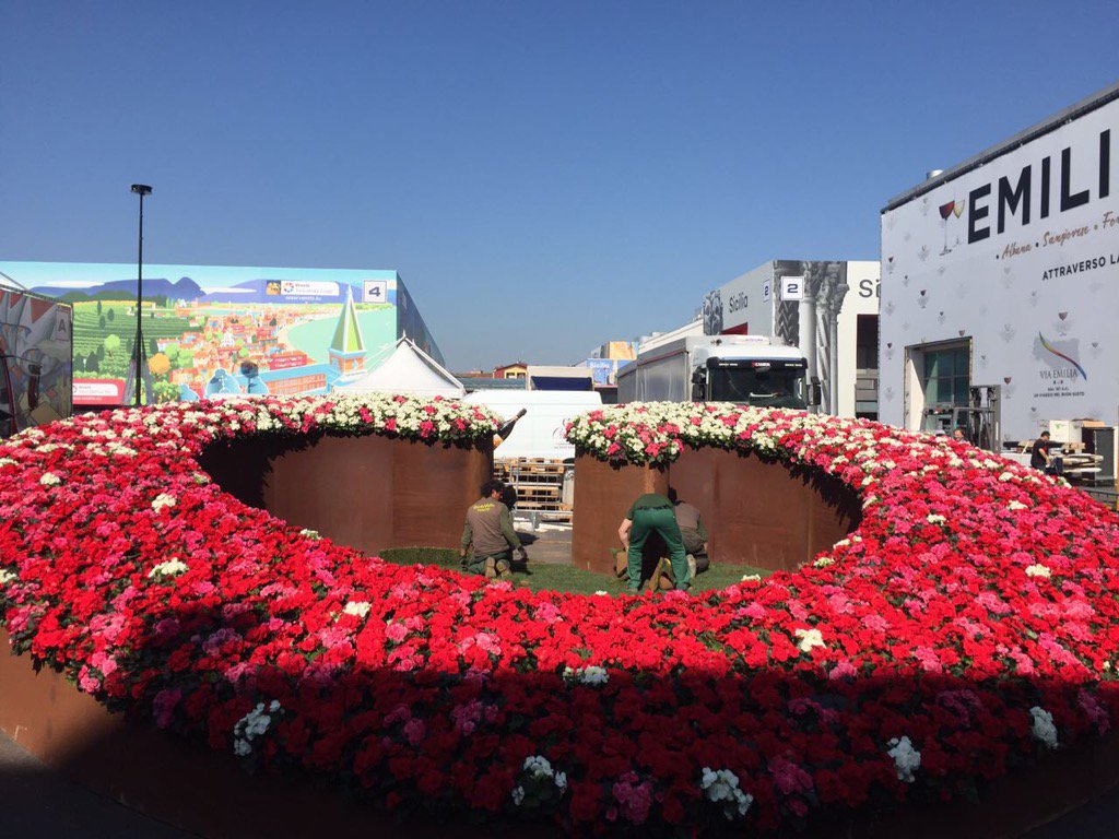 Domus_pictA's tweet photo. #vinitaly welcome hall preview! :) https://t.co/oCdVIs065l