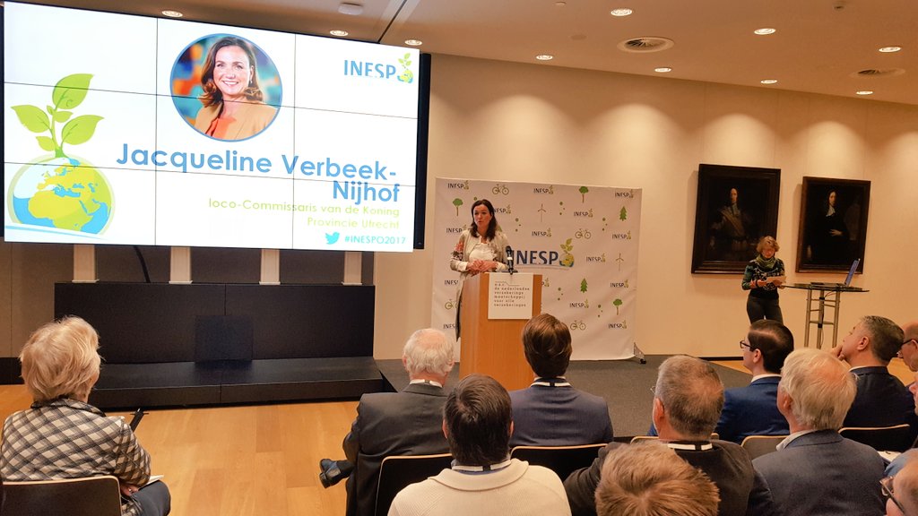 INESPOEvent's tweet photo. Loco-Commissaris vd Koning Prov. Utrecht bij de opening van #INESPO2017 in het @asr gebouw in Utrecht. https://t.co/b1WNd0Hgy4