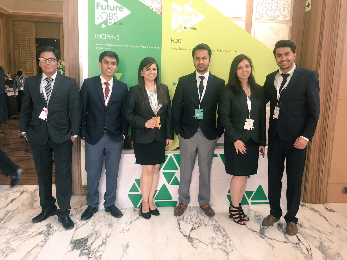 AanchalVer's tweet photo. National Finalists of Axis Moves - Team SCMHRD #axismoves #FutureOfJobs @AxisBank https://t.co/uHczkg8CNs