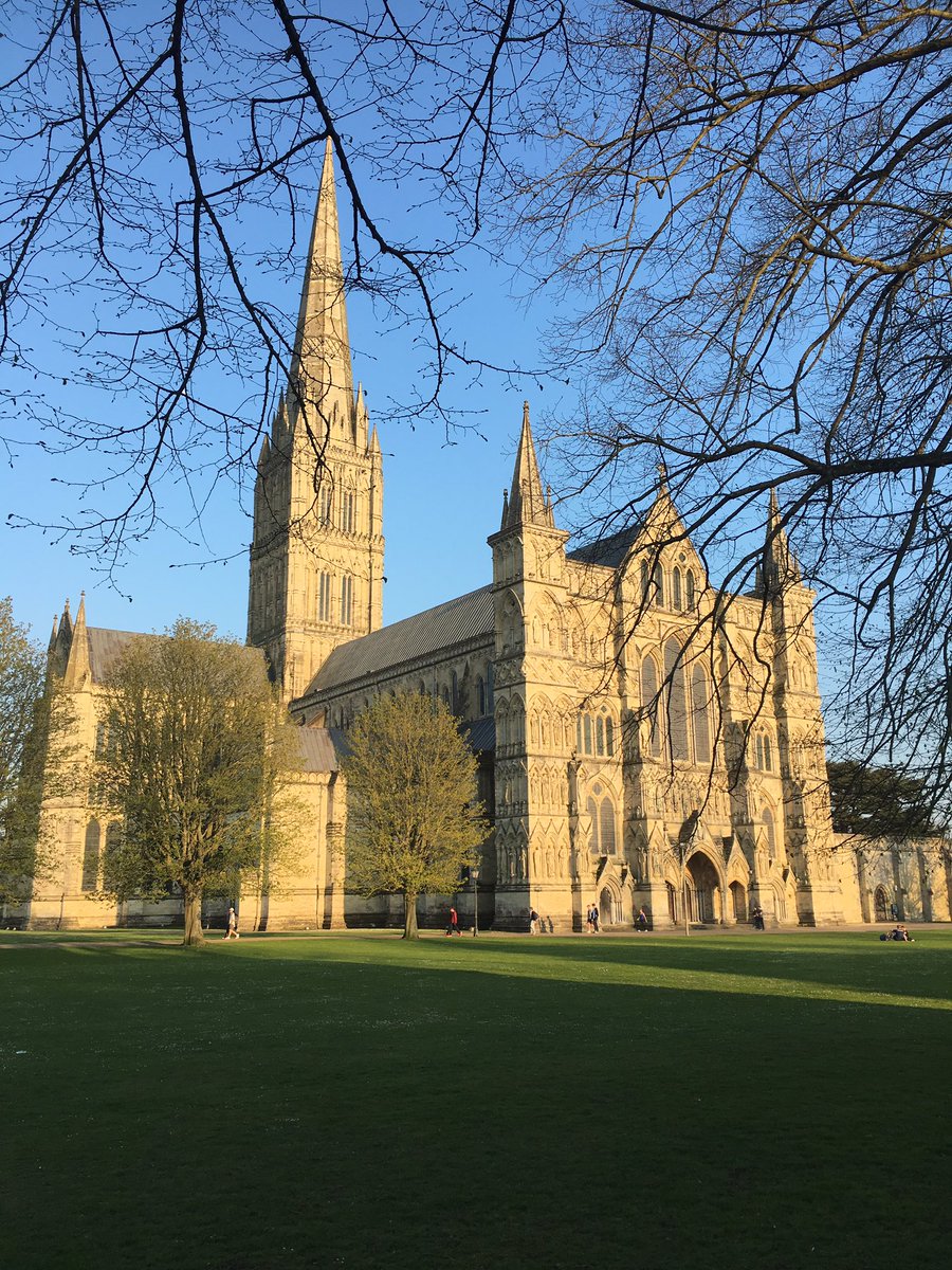 tuppenceandbee's tweet image. Yesterday started with a view of the cathedral &amp;amp; ended with one as we walked to @SalisburyMuseum to see British Art - Ancient Landscapes PV