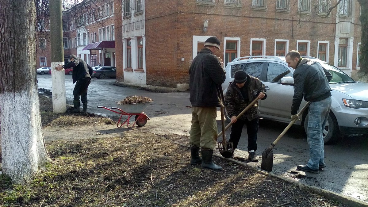 kimcrb's tweet photo. Сотрудники ГУЗ "Кимовская ЦРБ" приняли участие в общеобластном субботнике. https://t.co/NxwutSc9E0
