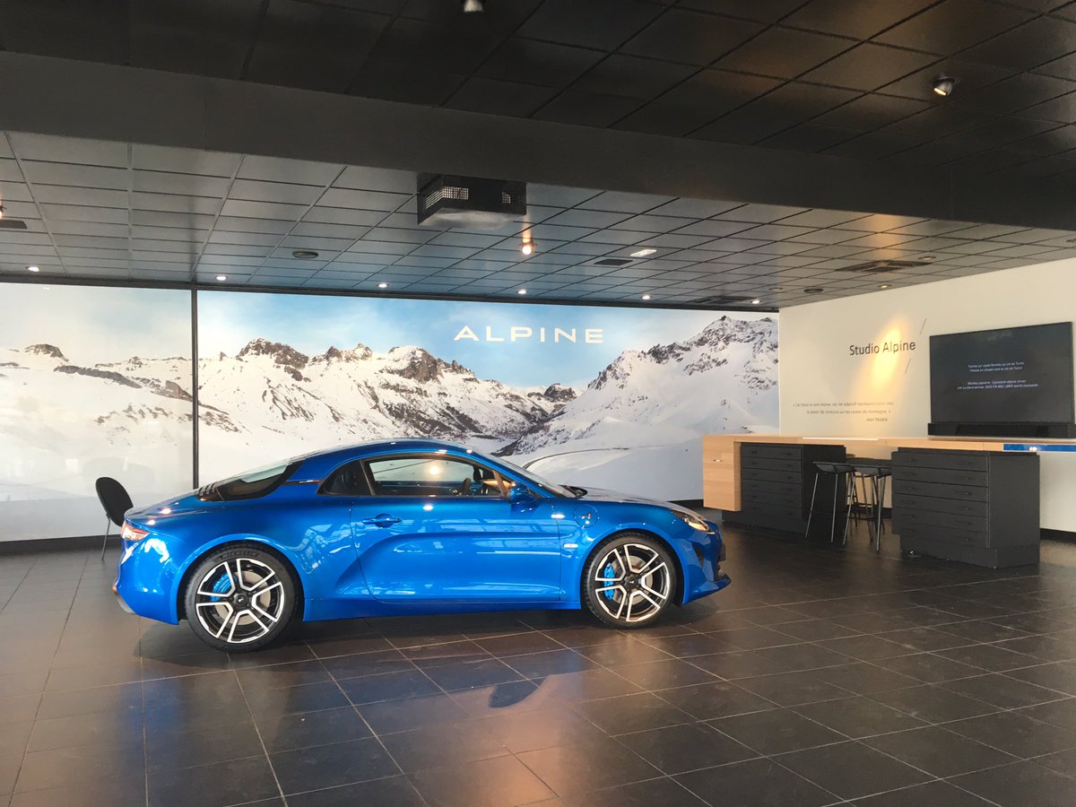 Pierre_VDB75's tweet photo. Découverte du superbe showroom @alpine_cars de Boulogne #AlpineStudio #WeAreRenault #Alpineisback https://t.co/vVCaryRrVX
