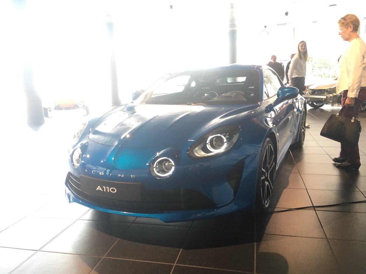 Pierre_VDB75's tweet photo. Découverte du superbe showroom @alpine_cars de Boulogne #AlpineStudio #WeAreRenault #Alpineisback https://t.co/vVCaryRrVX