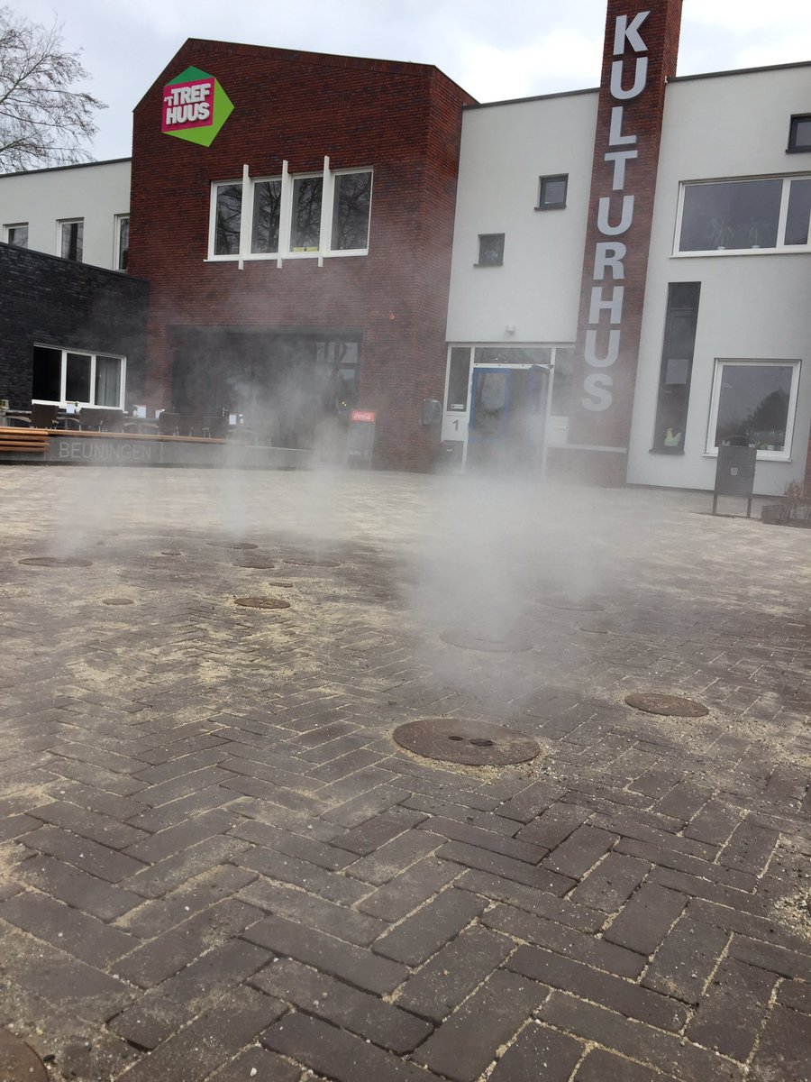 Witte wiev'n op het dorpsplein