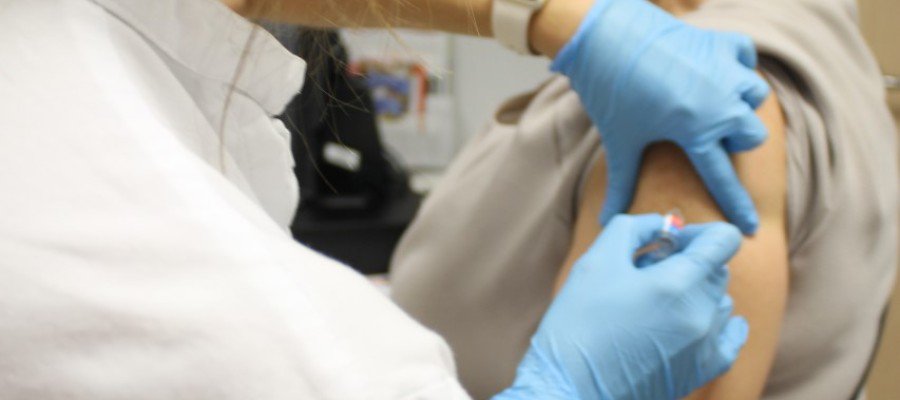 A3Noticias's tweet photo. Desarrollan un medicamento genético que hace efectiva la vacuna contra el cáncer https://t.co/P5hLXx0Td5 https://t.co/znPWFUVA5i