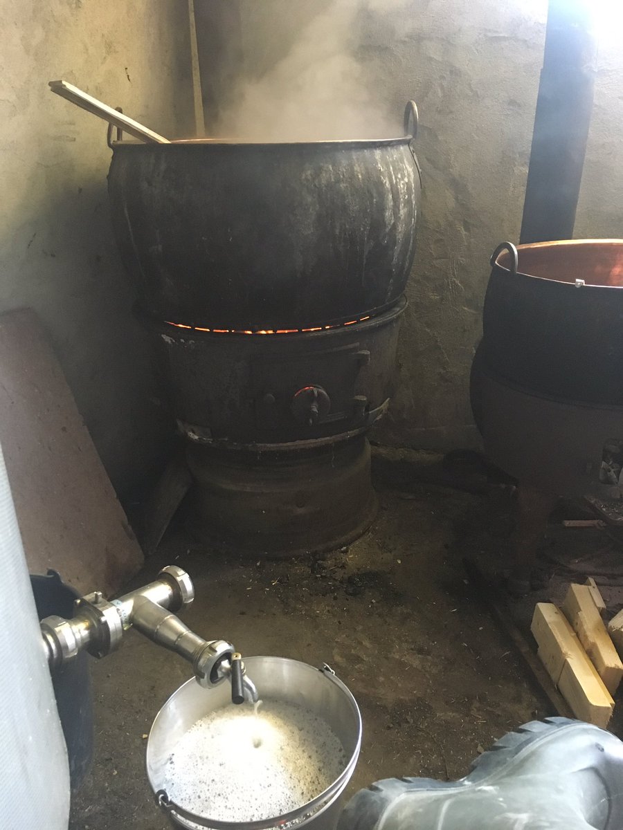 magbars's tweet photo. Herleg start på påska - brygging av Maltøl i gong!! @HPN64 @Bjoped @henning #gardsøl #heimabrygg #koparkjele #vedfyring #melketank #konnøl https://t.co/TKZWDzZsgG