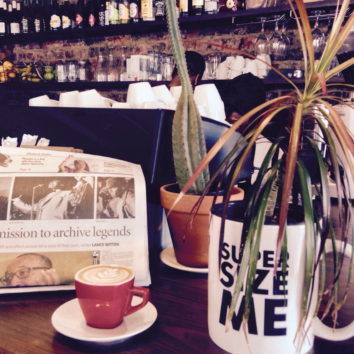 Super sized chill vibes happening in the hood #SaturdayMornings #lifeatredsofa