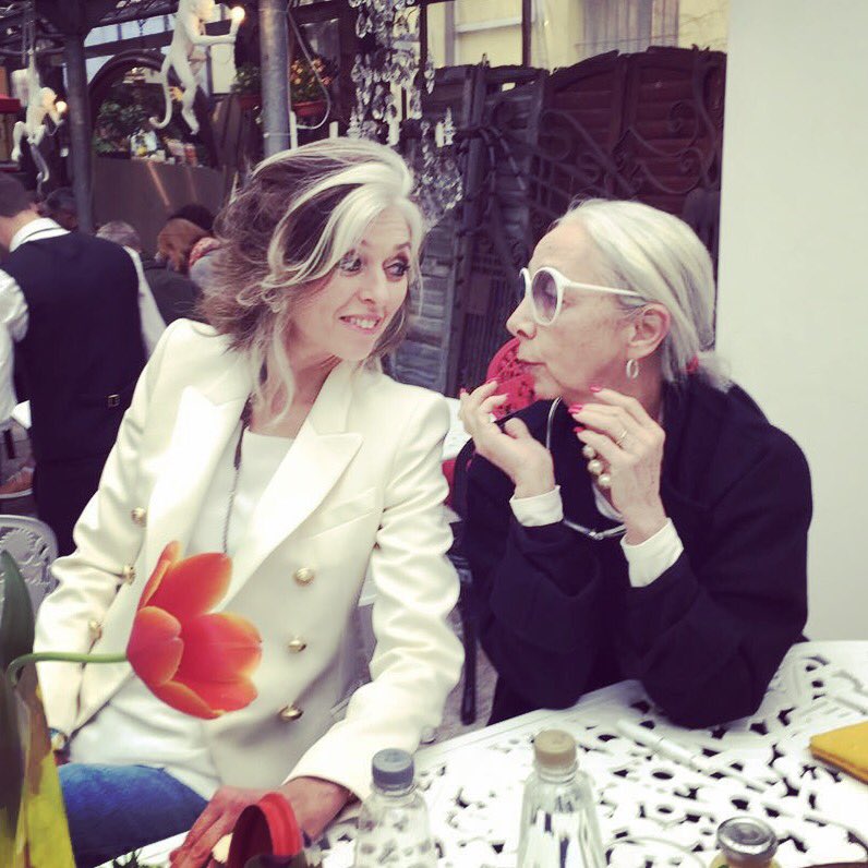 paola_marella's tweet photo. Quattro chiacchiere con la Signora del #design @RossanaOrlandi. #IConsiglidiPaola #FuorisaloneconPaola #designweek17 #spaziorossanaorlandi https://t.co/xeLAVzO7V5