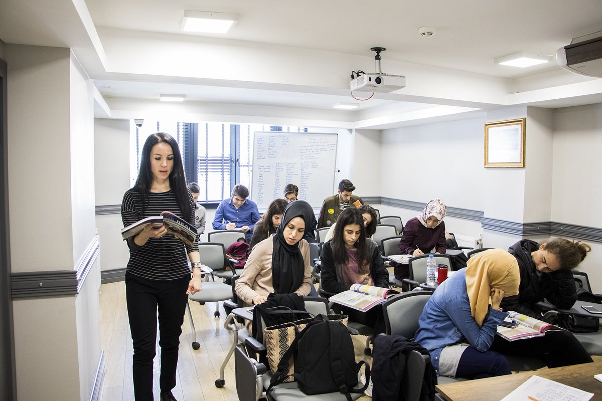 GenclikModeli's tweet photo. Uluslararası Gençlik Eğitimi Akademisi (#UGEA) bünyesinde verdiğimiz İngilizce eğitimi Meclis binamızda devam ediyor.
#İBB #GençlikMeclisi https://t.co/hx7iuOQjZo