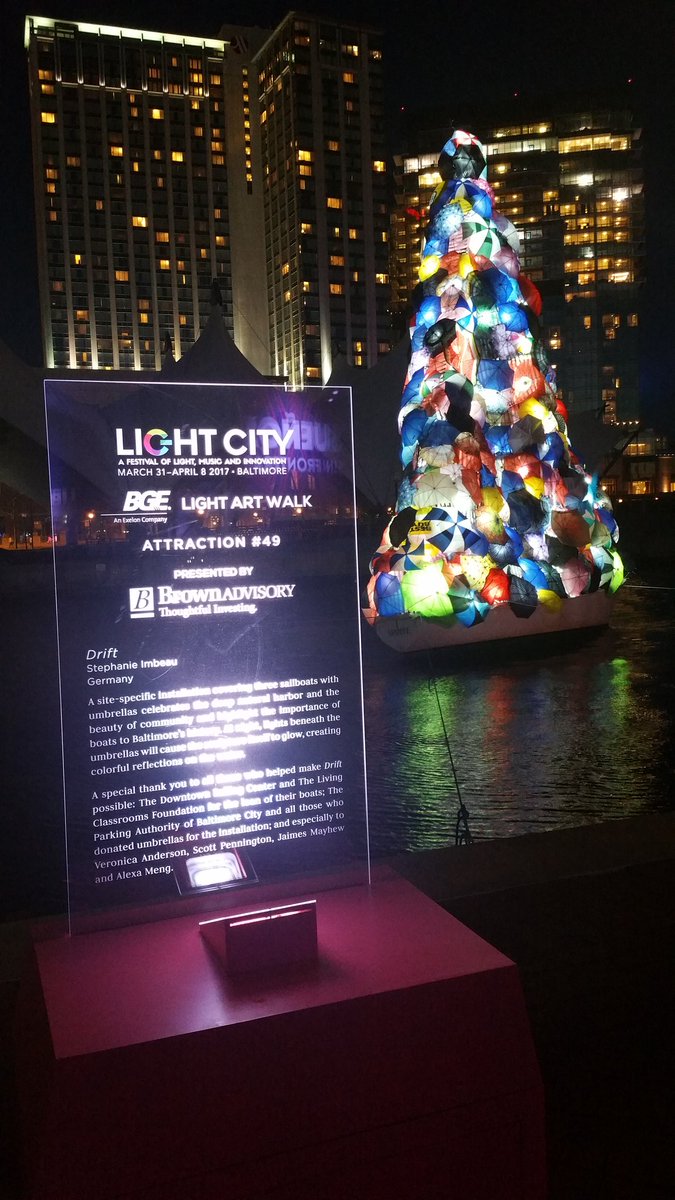 PersistentHedge's tweet image. A breathtaking art symbolizes the beauty of community and importance of boats to Baltimore's history presented by @BrownAdvisory #lightcity