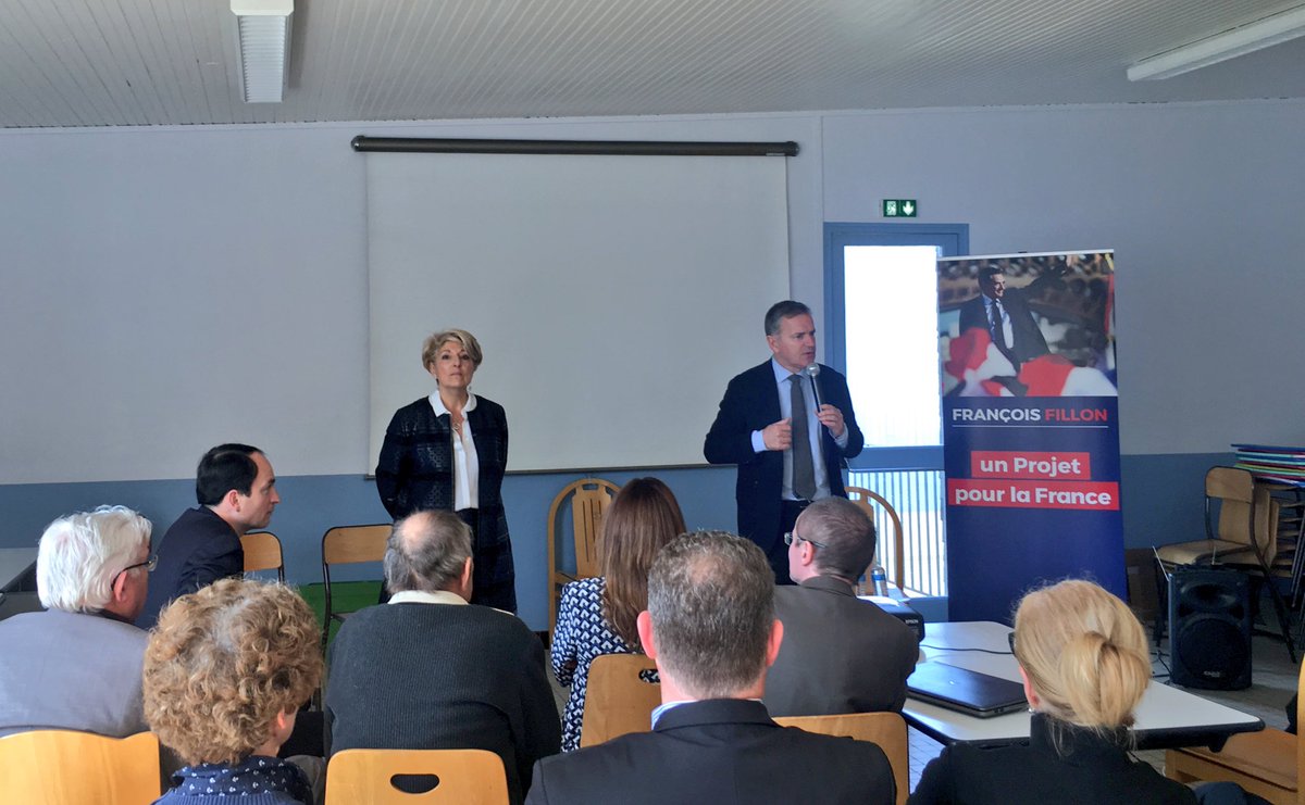 Fillon53's tweet photo. "L'enjeu est fondamental : soit on redresse notre pays soit on continue la dégringolade." @fzocchetto #FillonMayenne #Fillon2017🇫🇷 https://t.co/8xhY1nLleh