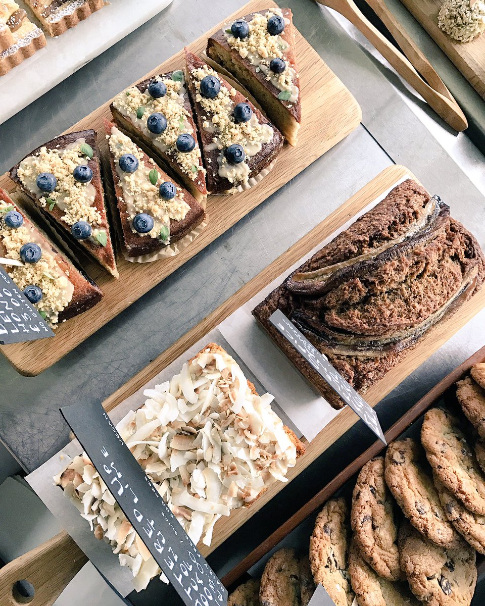 HepworthGallery's tweet photo. Feeling peckish? Our #StreetFood Market is NOW OPEN! Grab a fork and enjoy @NoisetteBakes @thehullpie @GoldenBallsLDS and @DimSumSU. https://t.co/fyKATJhzuJ