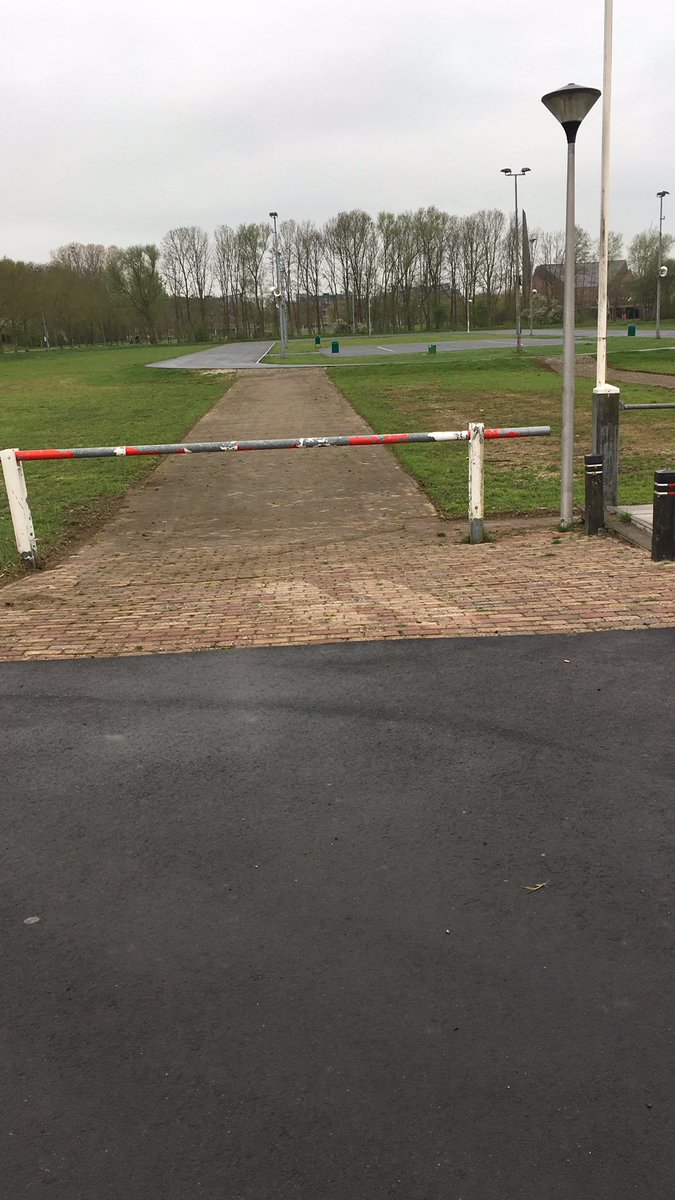 jaapdoldersum's tweet photo. Actieve opruim/onderhoud ochtend bij @DeIJsbaan . Nu heerlijke kibbeling van @visscher1935 https://t.co/6M3A4OXrQ7