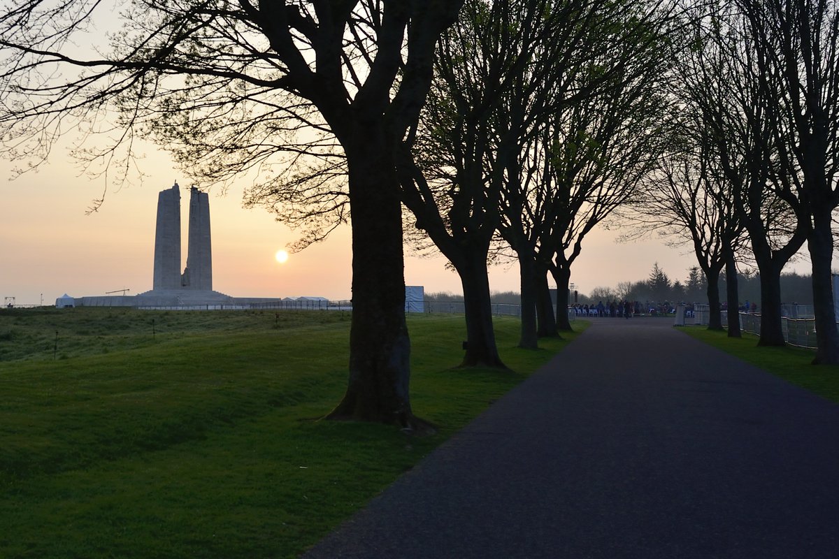 Our day began with an Indigenous sunrise ceremony to express our gratitude to our fallen Canadian soldiers. #Vimy100
